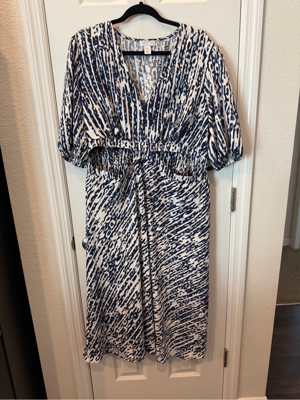 sofia by sofia vergara Navy and White Printed V-Neck Midi Dress
